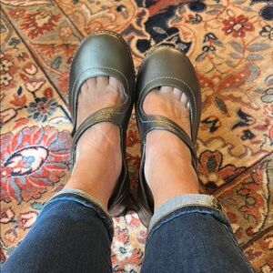 Vionic Bronze Mary Jane Flats New